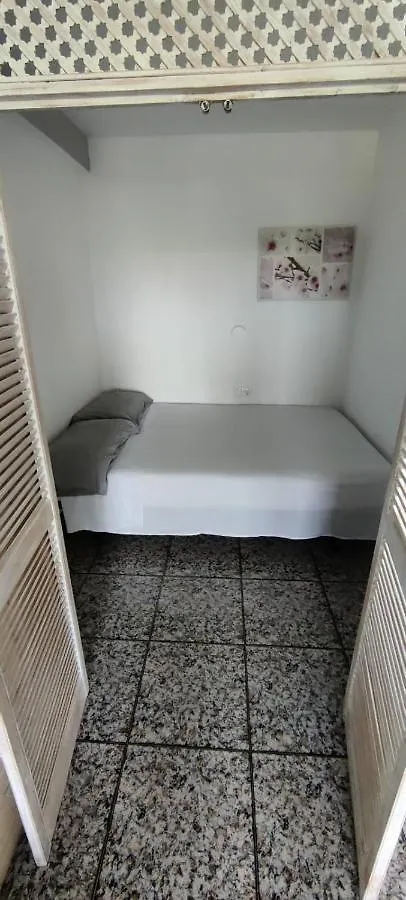 La Siesta Apt サロウ